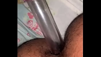 Юная сучка с большими титьками ловит отличные струйные оргазмы на веб камеру